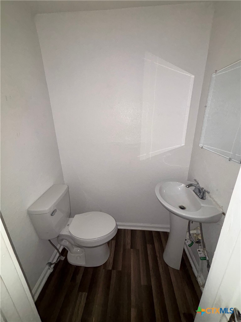 819 / 817 E Avenue A Property Photo 5