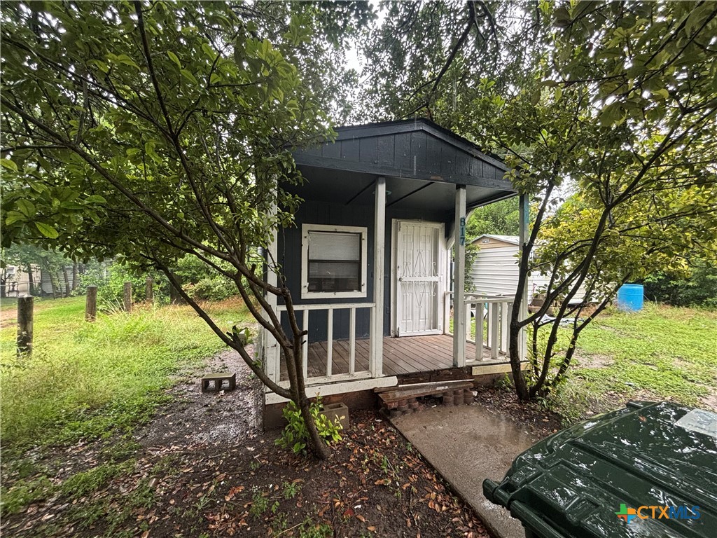 819 / 817 E Avenue A Property Photo 6