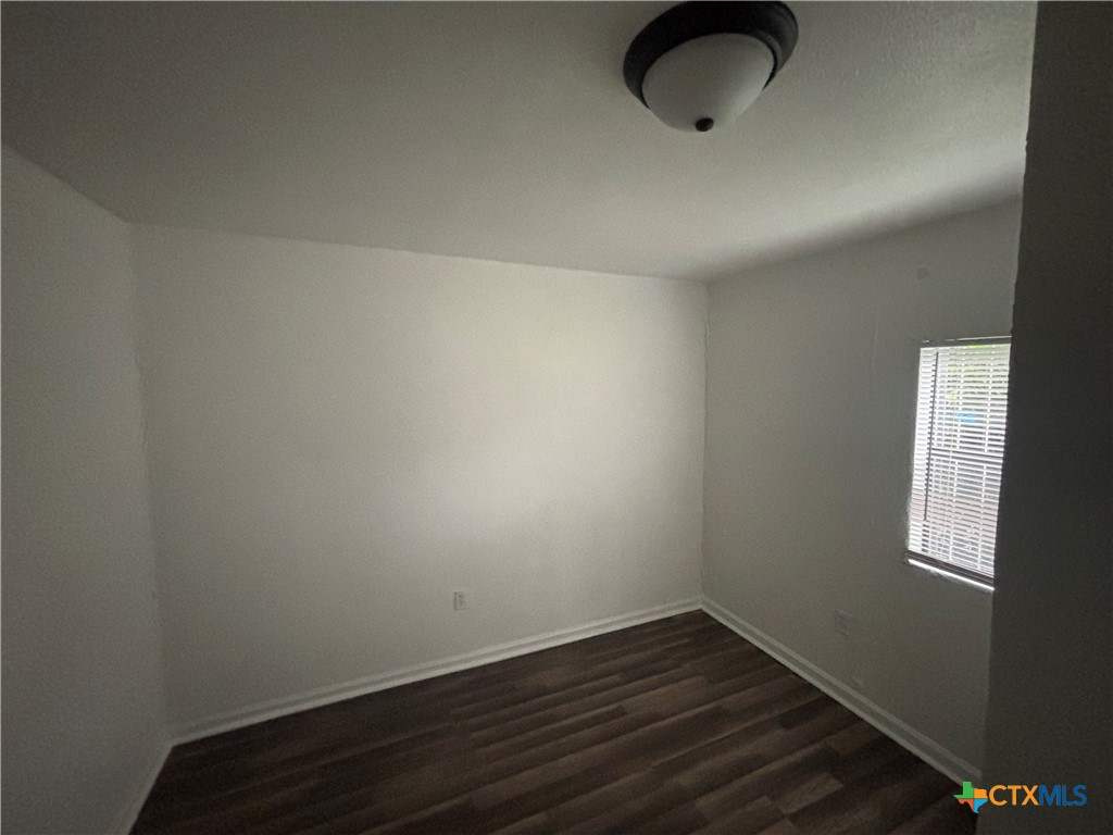 819 / 817 E Avenue A Property Photo 8