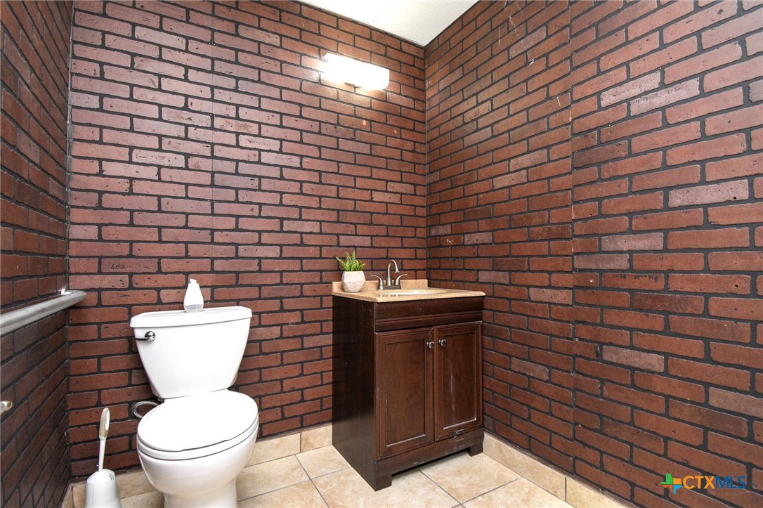 6801 N Navarro Street A Property Photo 10