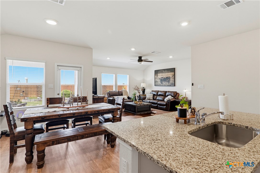 1416 Parkwood Property Photo 17