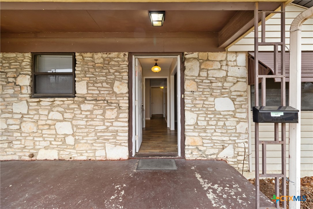 1006 San Antonio Street Property Photo 4