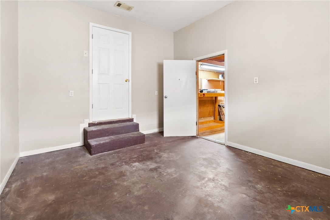 1006 San Antonio Street Property Photo 8
