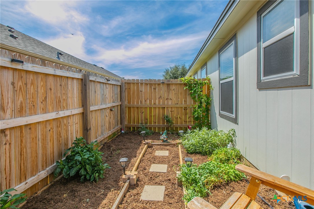 7818 Honeysuckle Property Photo 25
