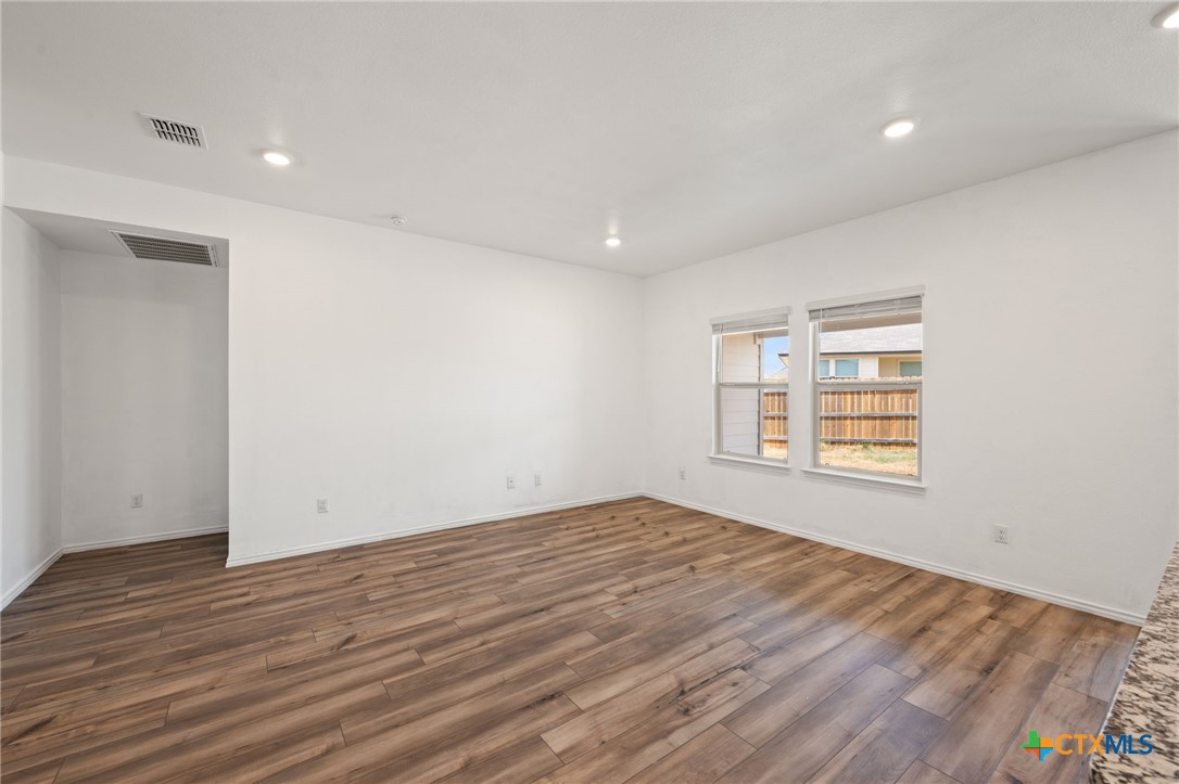 1012 Velvet Court Property Photo 4