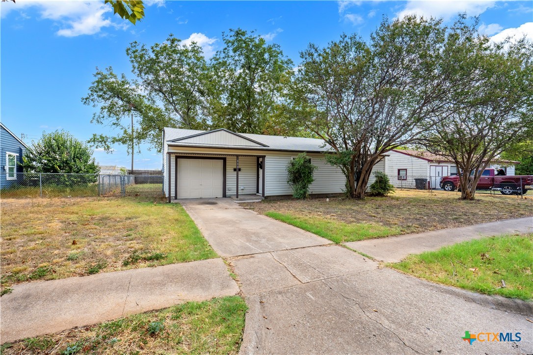 808 Crockett Drive Property Photo 2