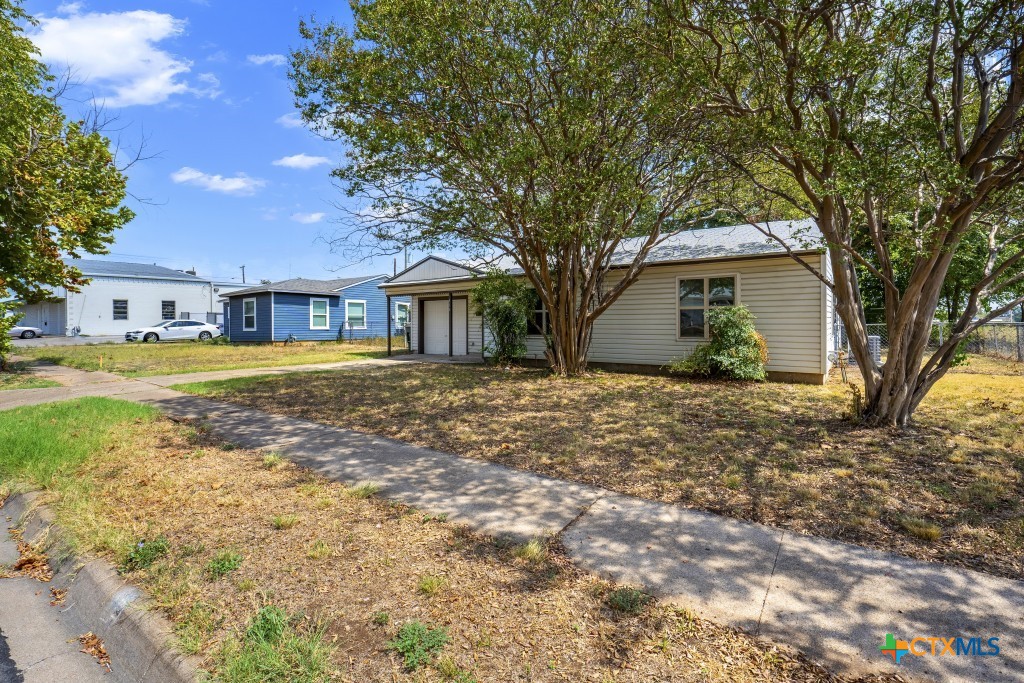 808 Crockett Drive Property Photo 3