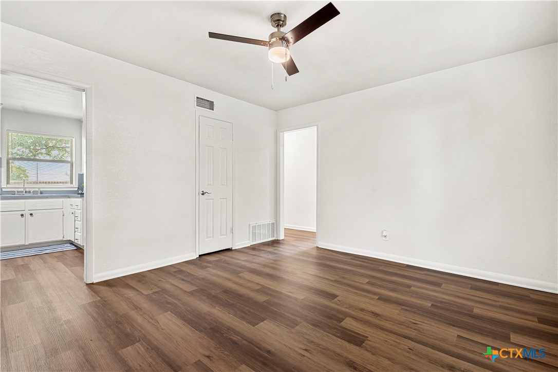 808 Crockett Drive Property Photo 4
