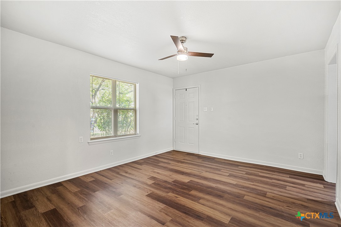 808 Crockett Drive Property Photo 6