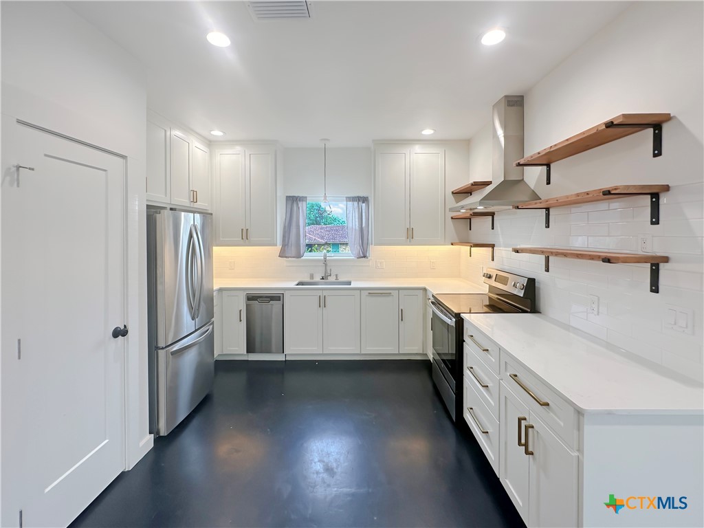 812 N Avenue B Property Photo 3