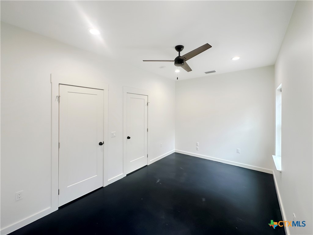 812 N Avenue B Property Photo 5