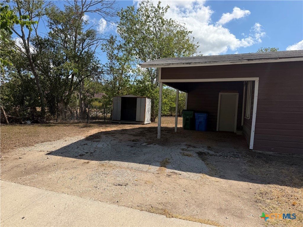 935 Campbell Street Property Photo 4