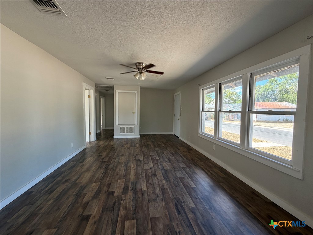 935 Campbell Street Property Photo 6