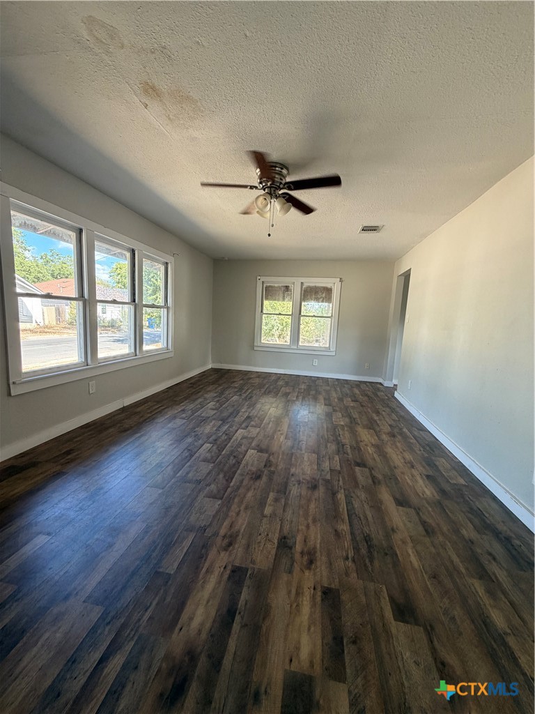 935 Campbell Street Property Photo 7