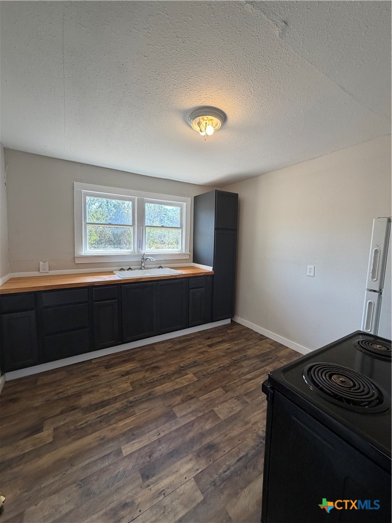 935 Campbell Street Property Photo 8