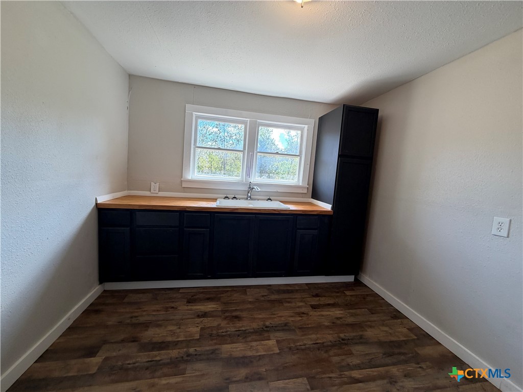 935 Campbell Street Property Photo 9