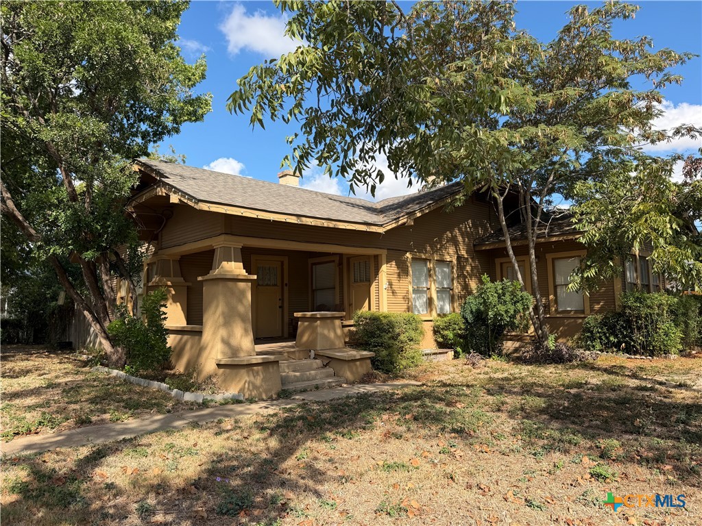 732 E College Street Property Photo 1