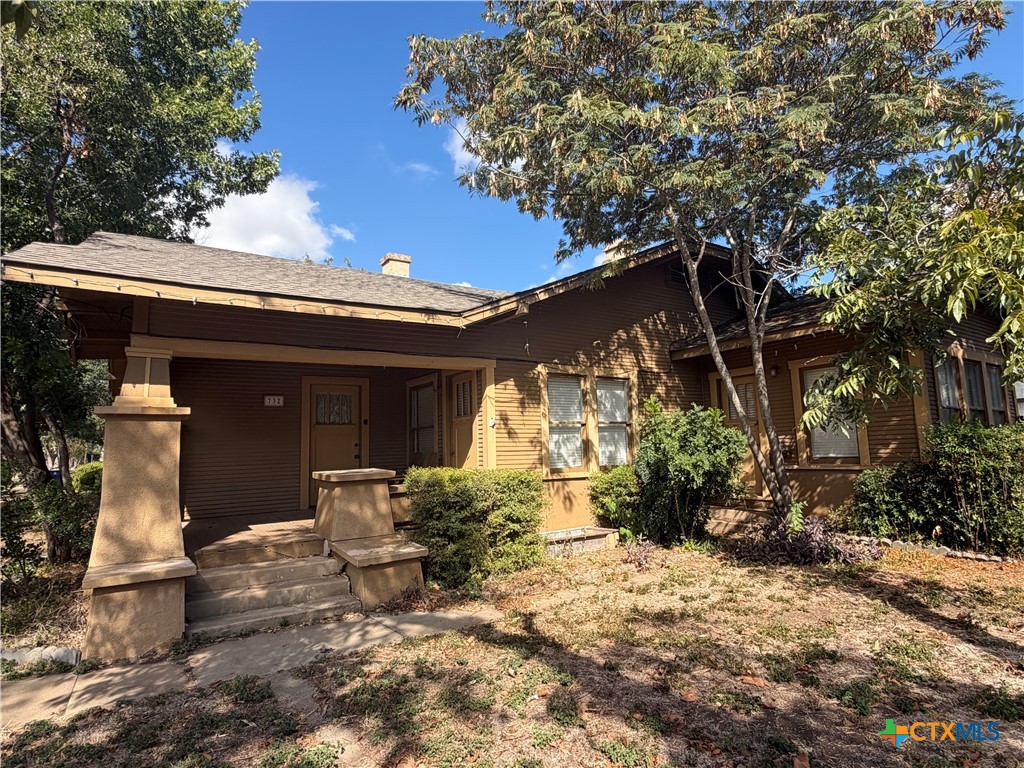 732 E College Street Property Photo 2