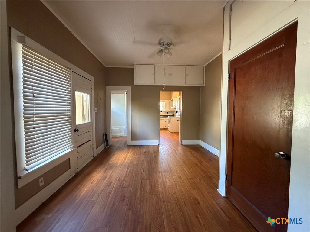 732 E College Street Property Photo 7