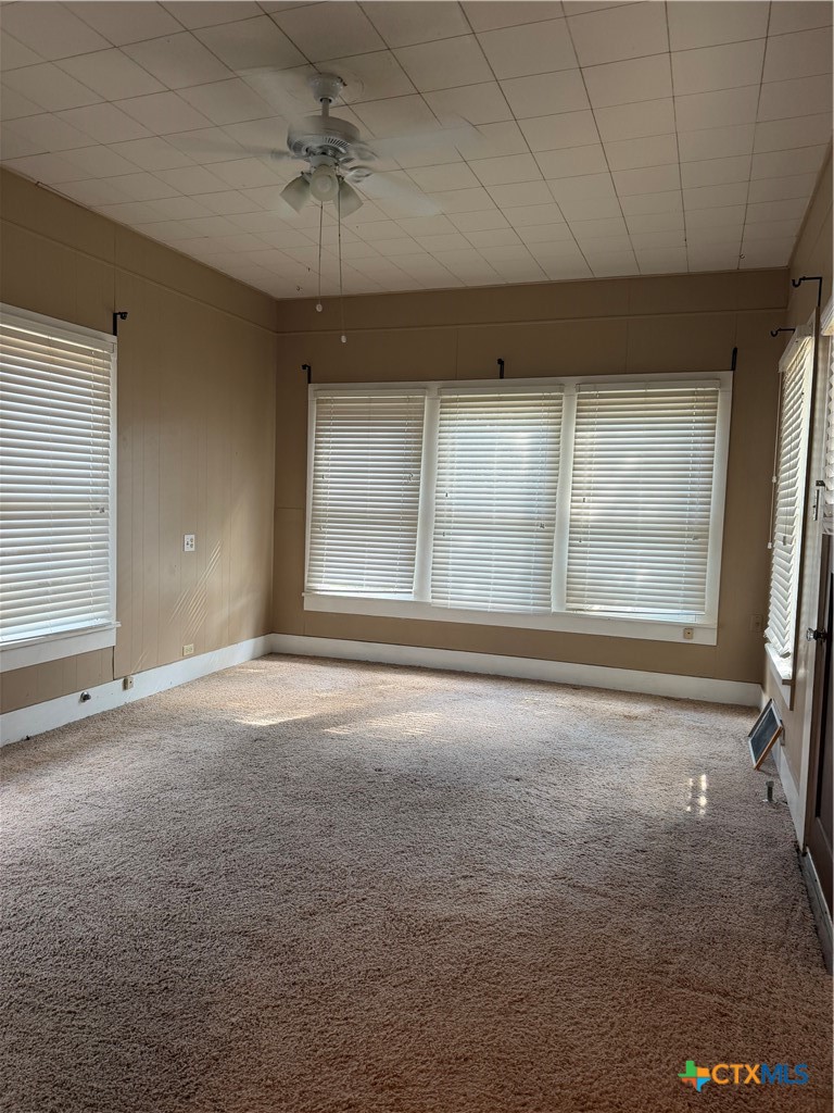 732 E College Street Property Photo 10