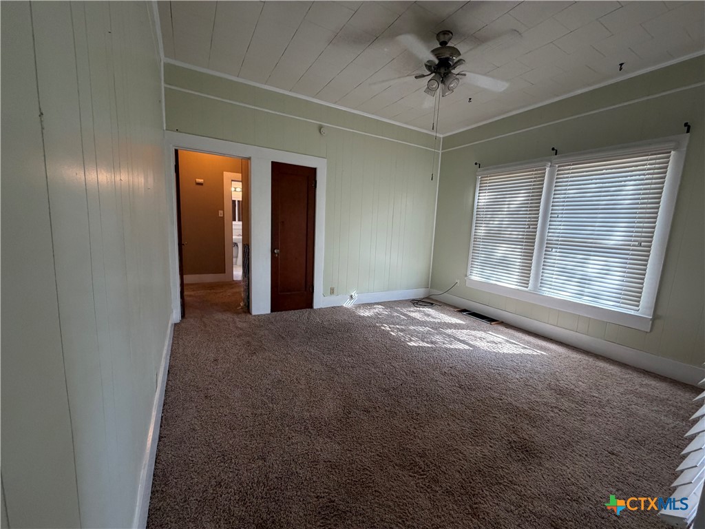 732 E College Street Property Photo 12