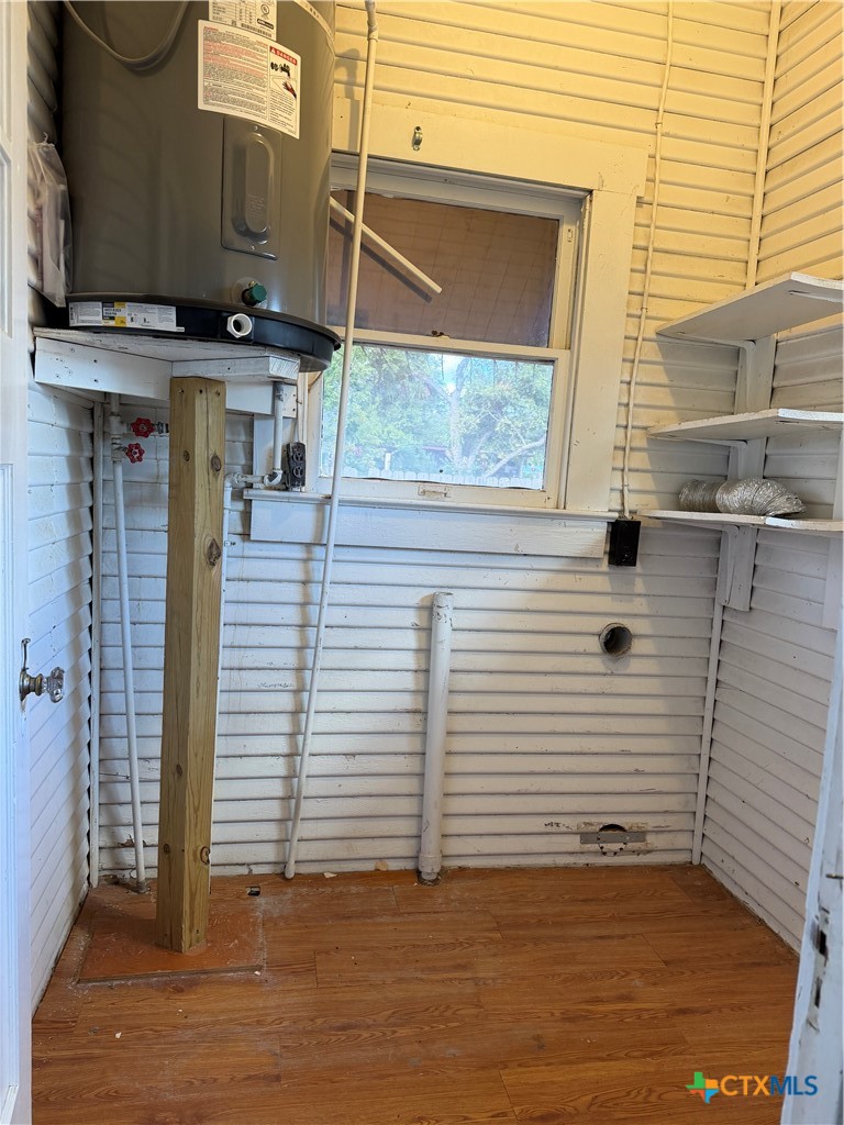 732 E College Street Property Photo 14