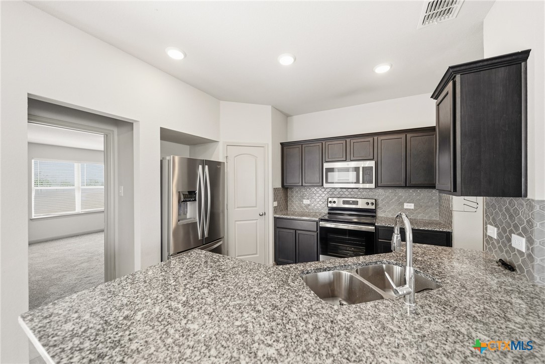 3038 Dade Loop Property Photo 8