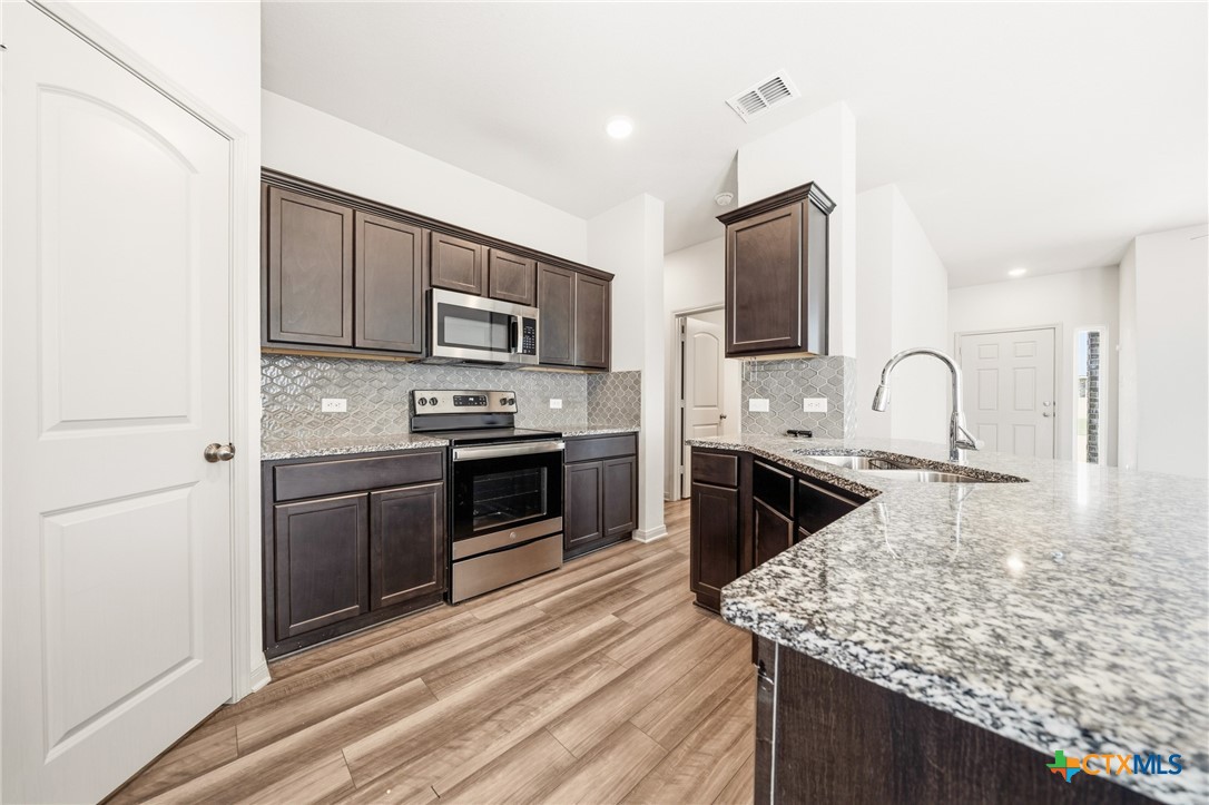 3038 Dade Loop Property Photo 9