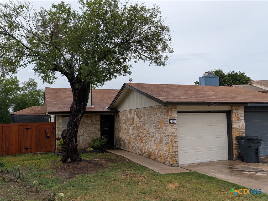 2407 Skylark Circle Property Photo 2