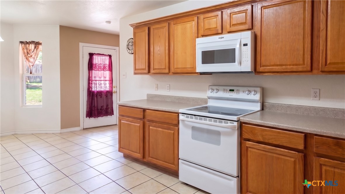 1904 Prestige Loop Property Photo 4