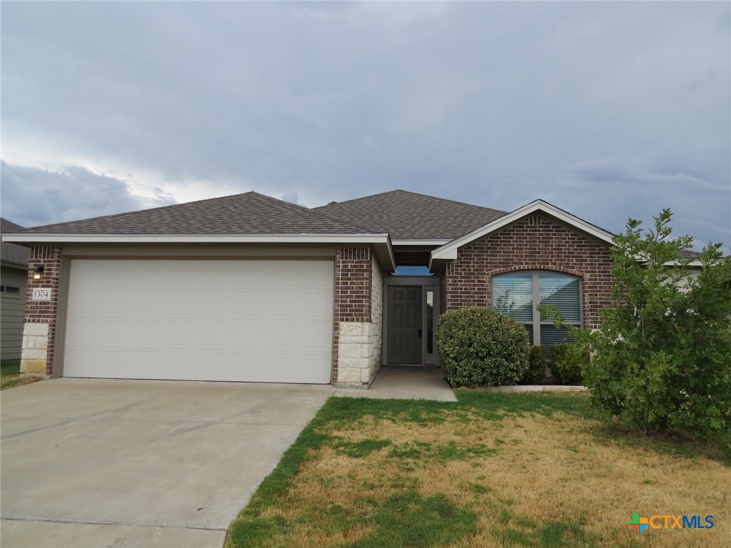 1304 Lakeway Crossing Drive Property Photo 1