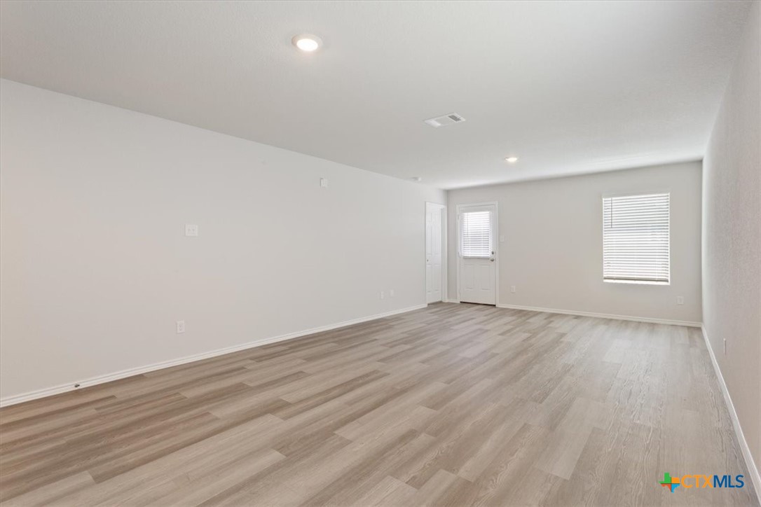 1122 Newey Circle Property Photo 7
