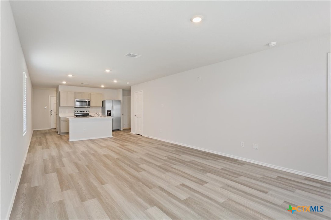 1122 Newey Circle Property Photo 8