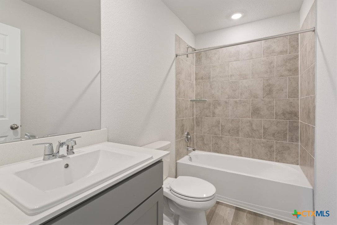 1122 Newey Circle Property Photo 13
