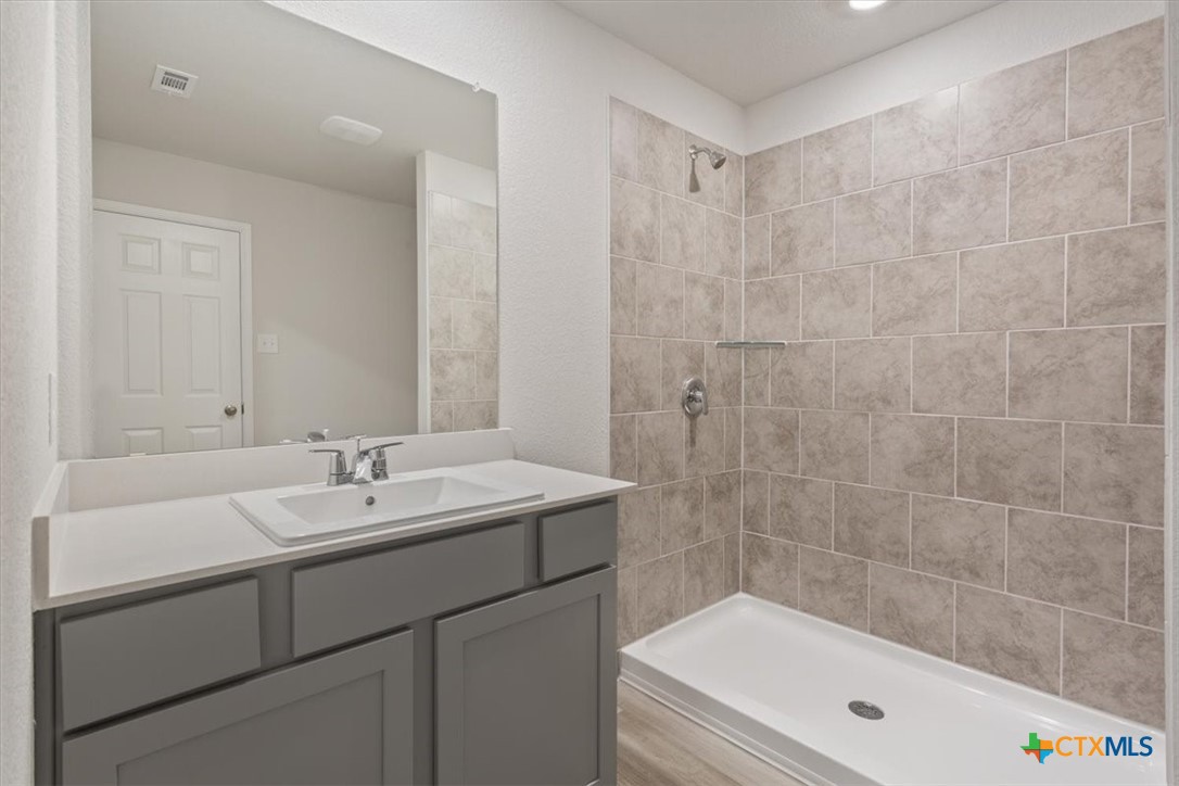 1122 Newey Circle Property Photo 18