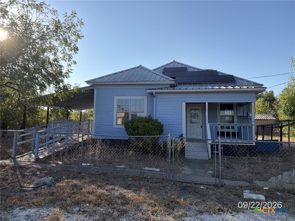 117 W San Saba Street Property Photo 1
