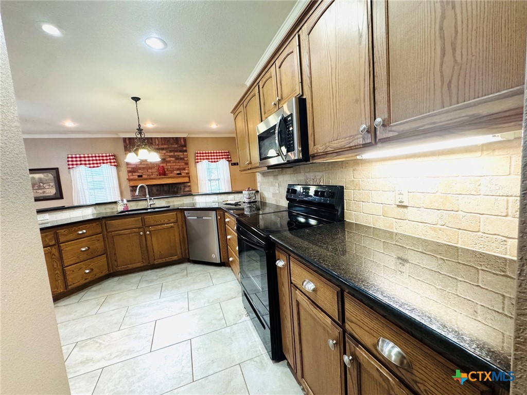 612 River Oaks Drive Property Photo 7