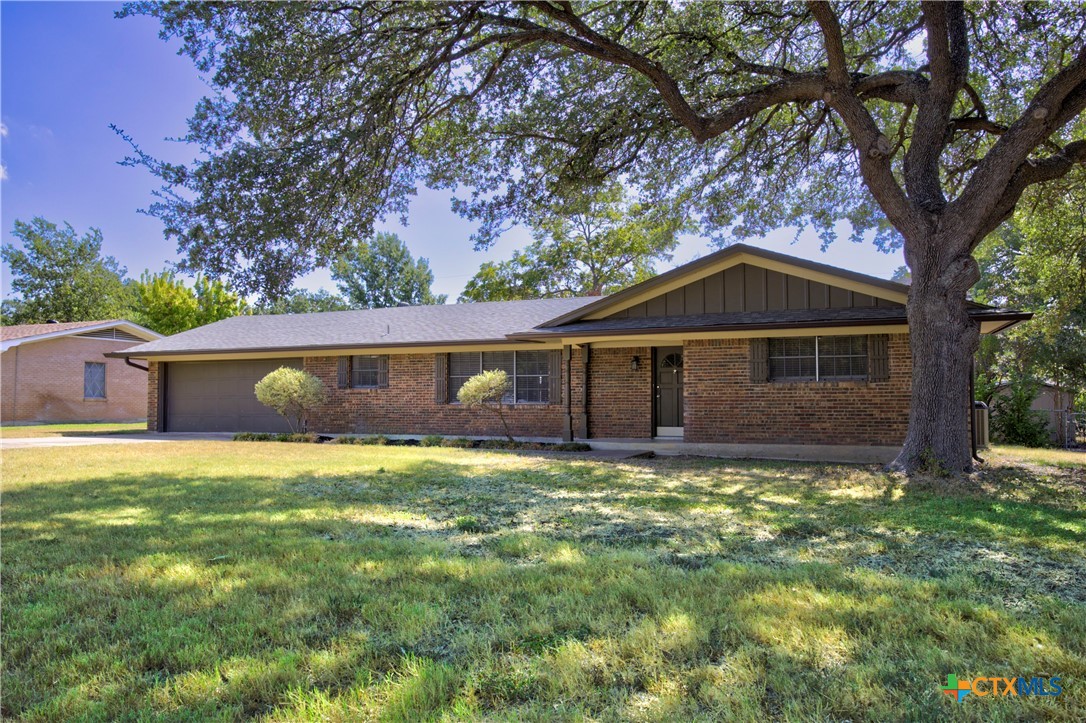 3401 Meadow Oaks Drive Property Photo 1