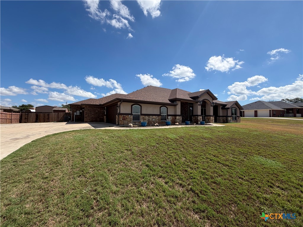206 County Road 4774 Property Photo 1