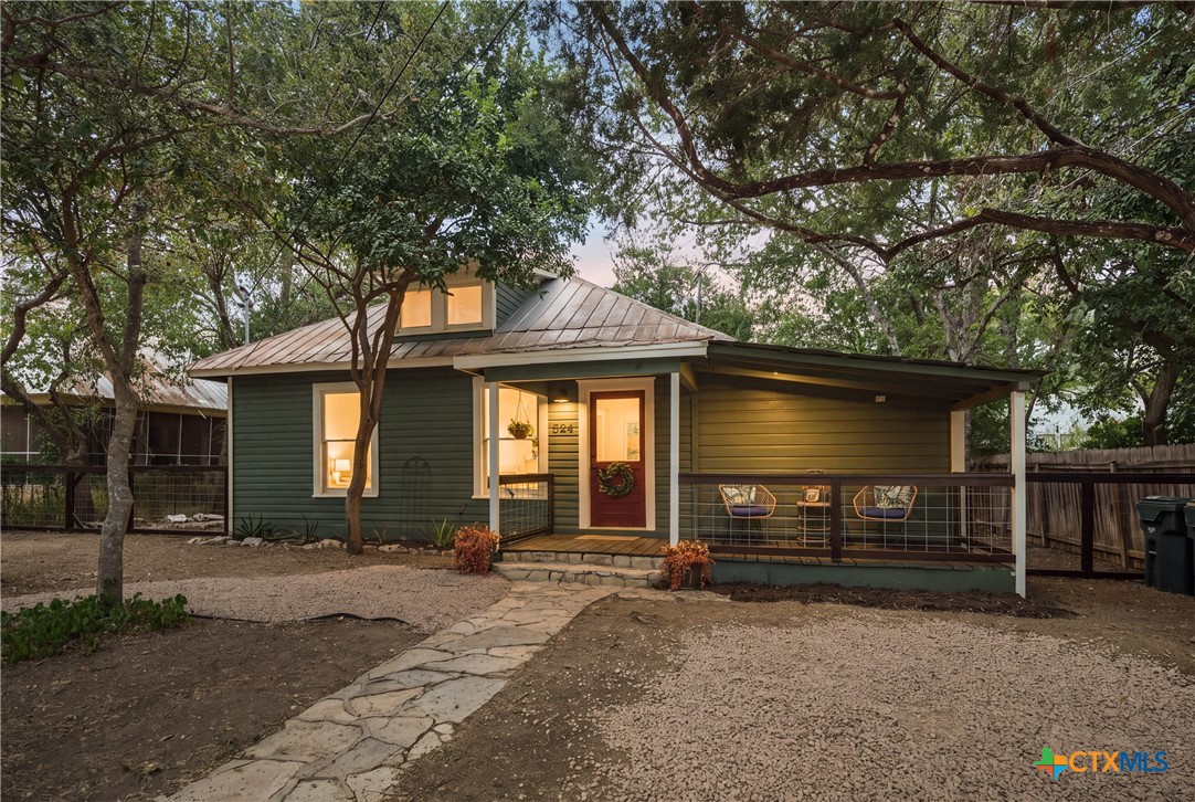524 Lindsey Street Property Photo 1