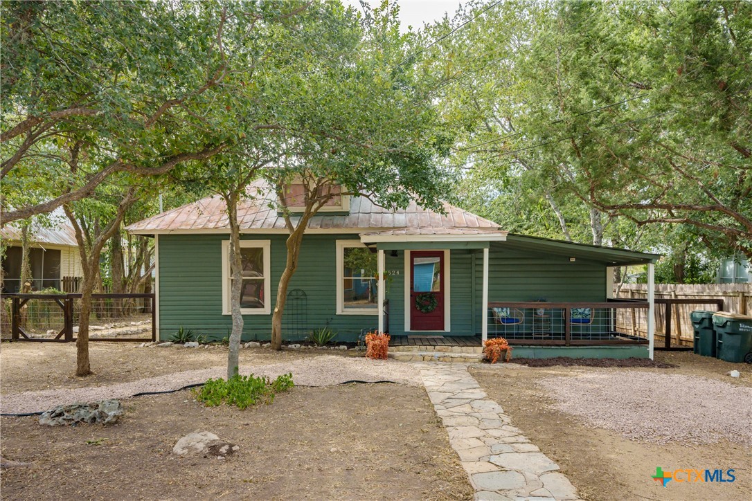 524 Lindsey Street Property Photo 2