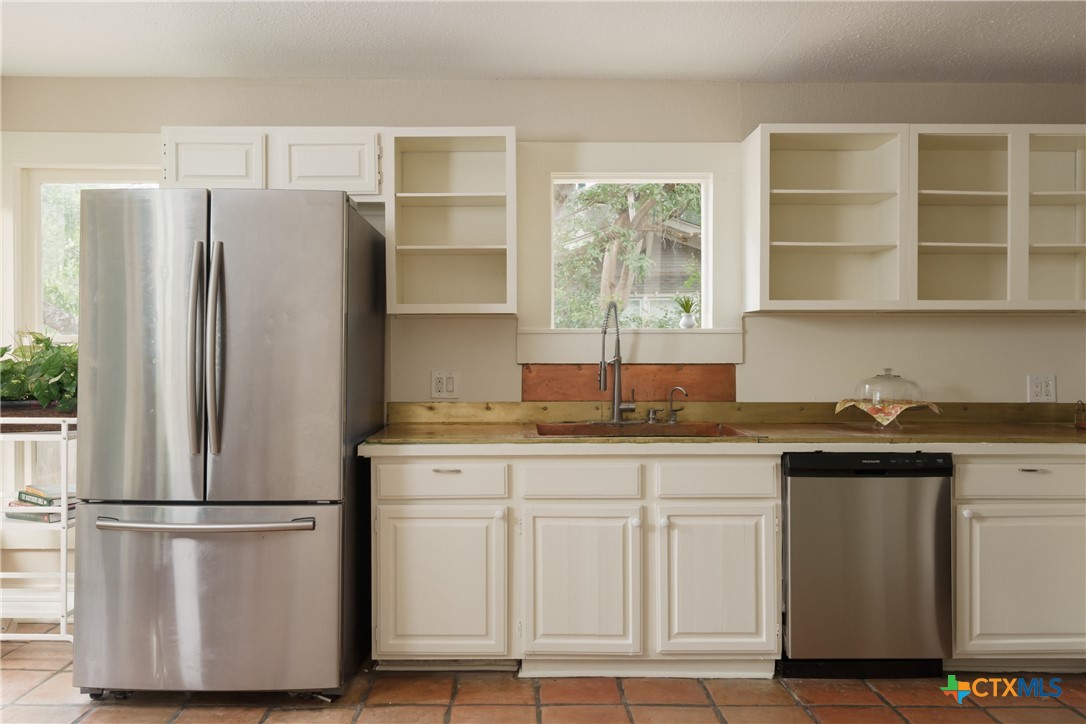 524 Lindsey Street Property Photo 12
