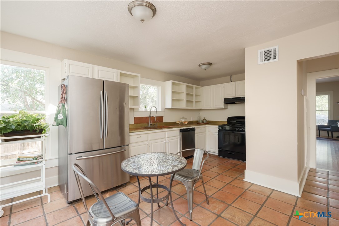 524 Lindsey Street Property Photo 15