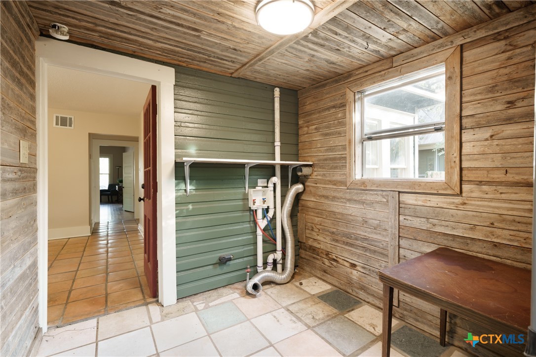524 Lindsey Street Property Photo 21