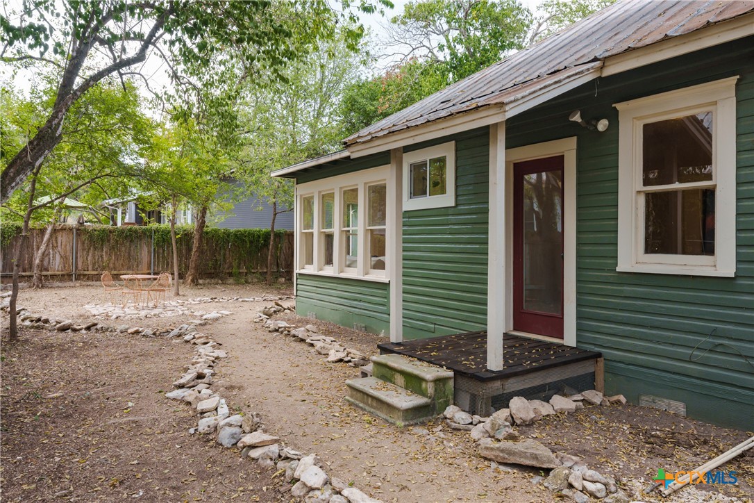 524 Lindsey Street Property Photo 25
