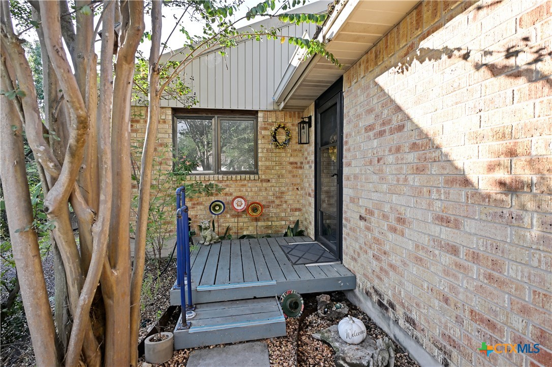 1133 Fox Run Circle Property Photo 4