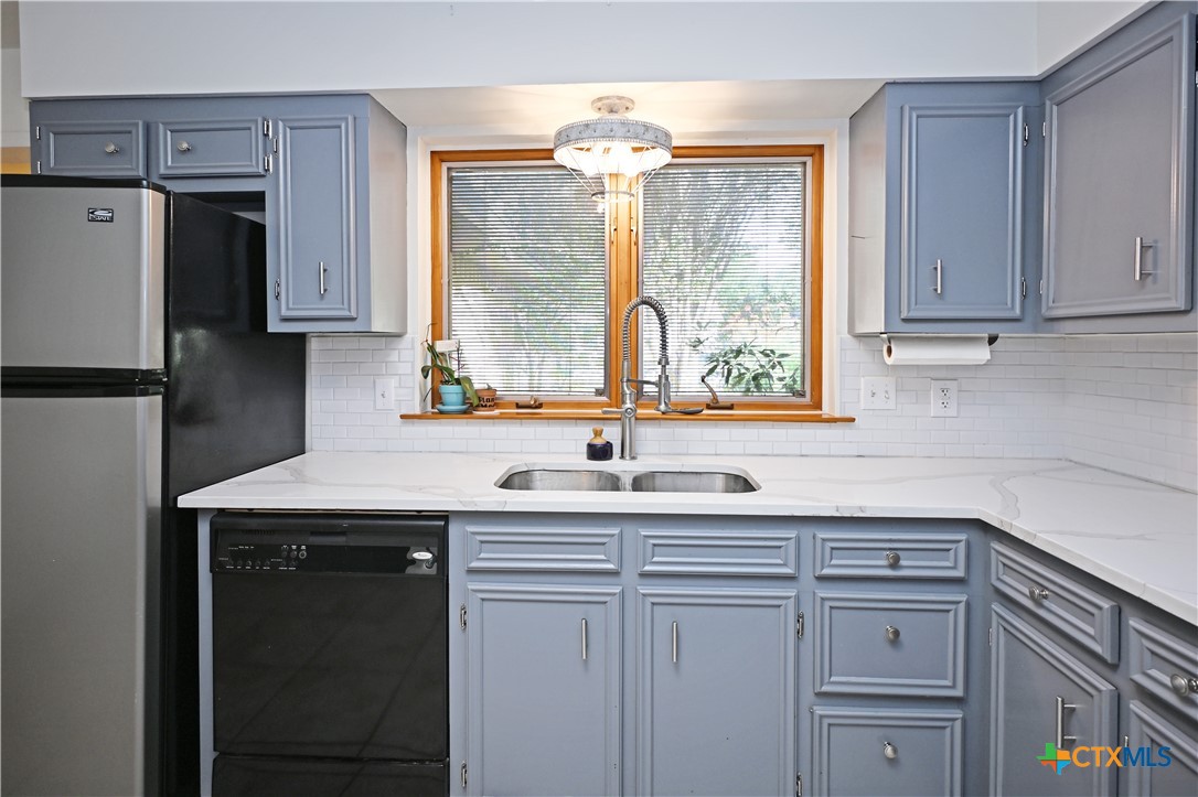 1133 Fox Run Circle Property Photo 8