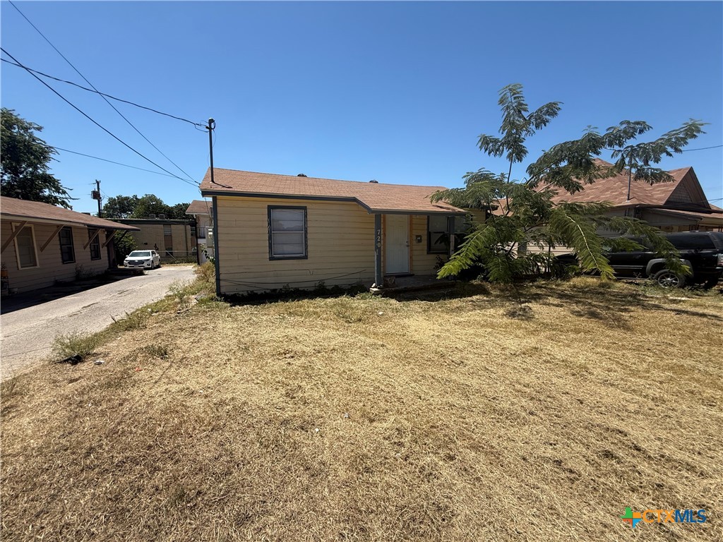 718 W AVENUE C Property Photo 1