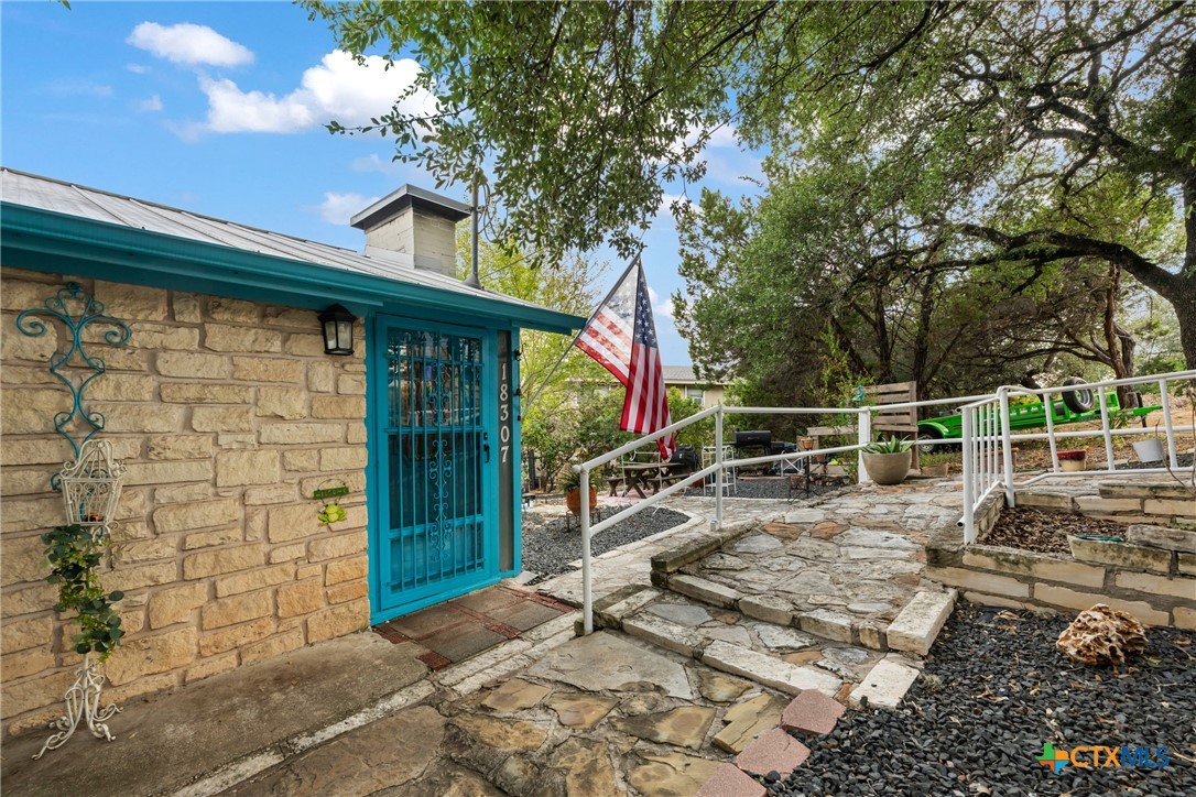 18307 E Lakeview Drive Property Photo 6