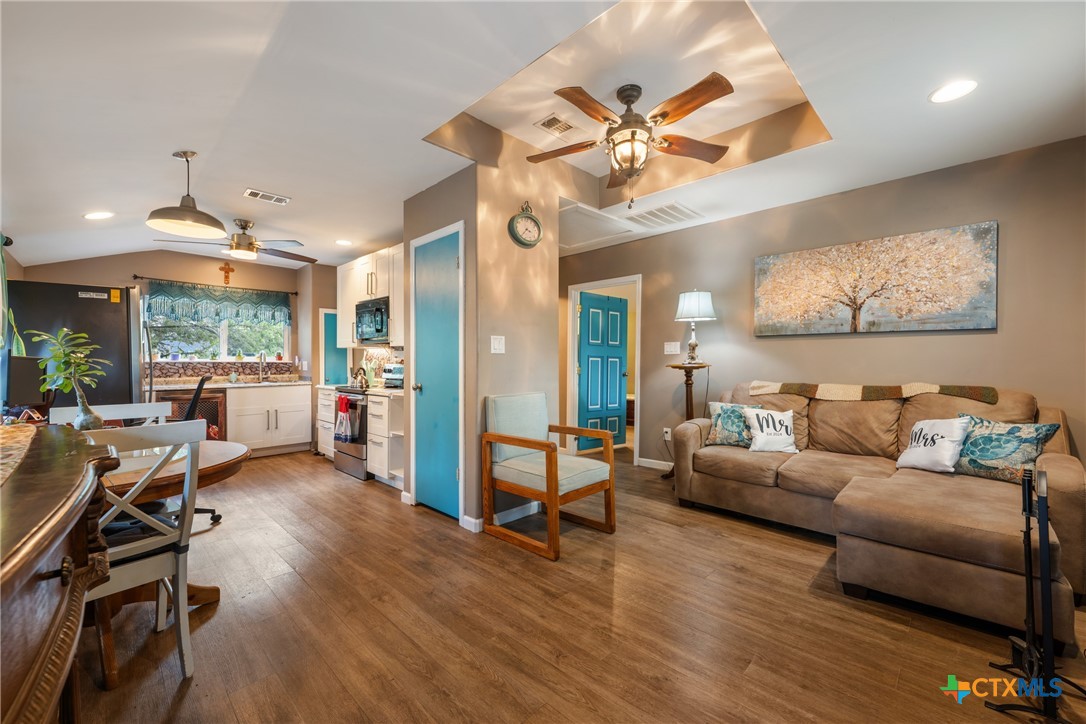 18307 E Lakeview Drive Property Photo 7